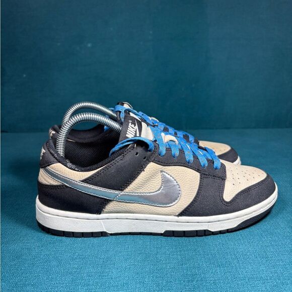 Nike Dunk Low Starry Laces Size 8.5 Women’s  sneakers - Picture 3 of 8